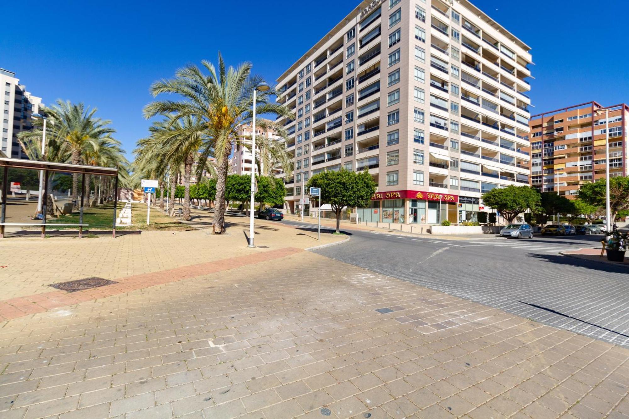 Amazing In The Modern Coruna Building, Near The Beach, Pool & Garage Apartment *